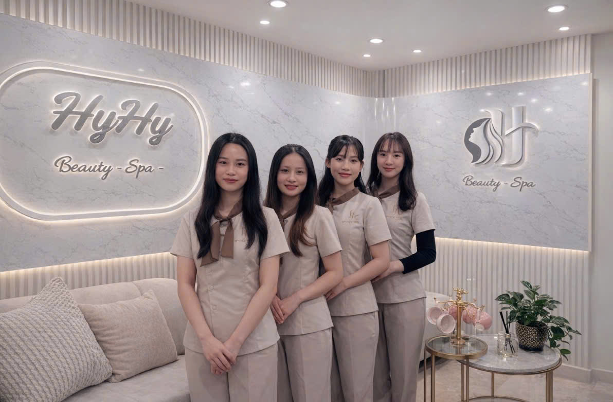 HyHy Spa staff